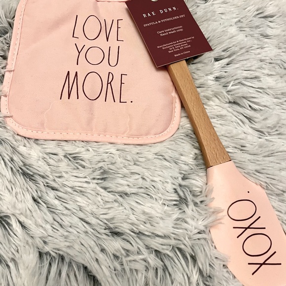 Rae Dunn Other - Rae Dunn ❌⭕️❌⭕️ spatula and pot holder set❤️